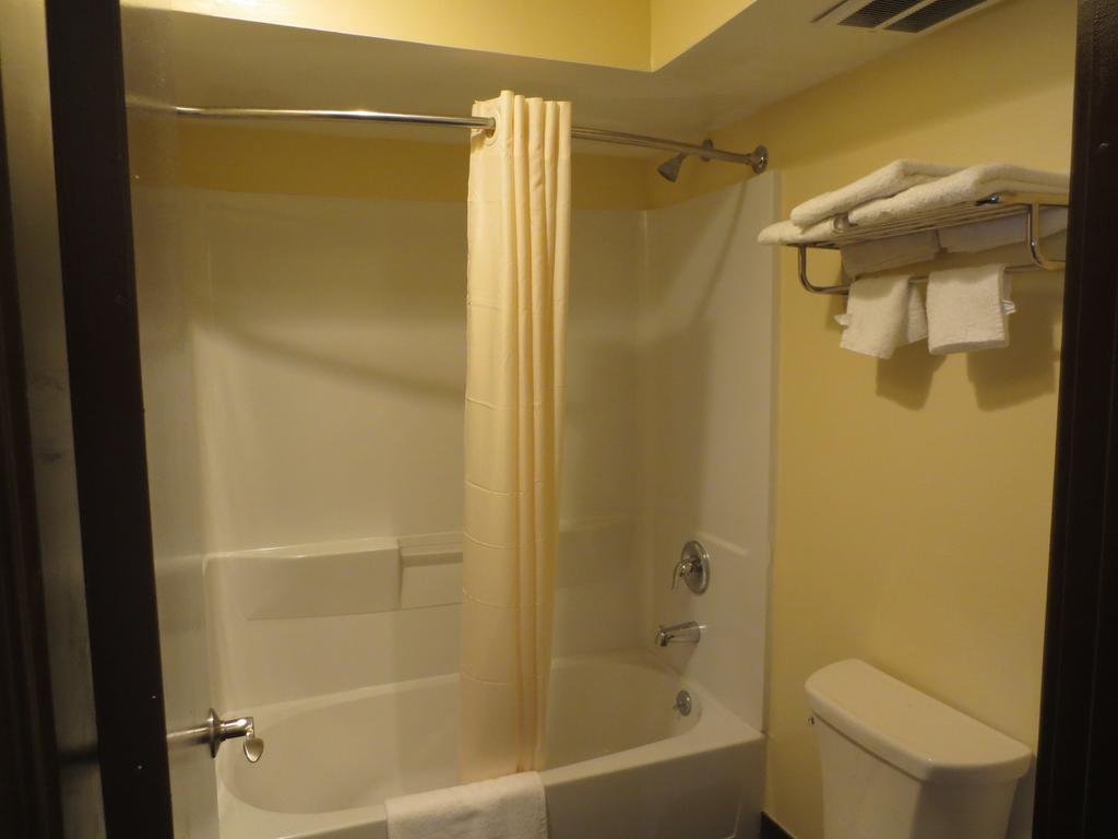 Brick Motor Inn Стая снимка